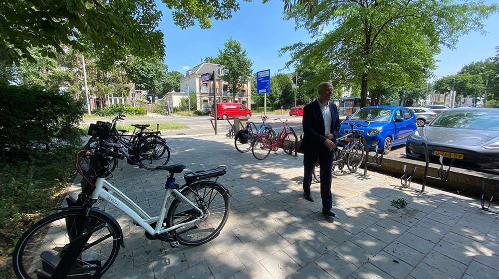 BUSHALTE ZEIST VAN RENESSELAAN KRATFIETSEN AXLE IVO SINGLE SIDED
